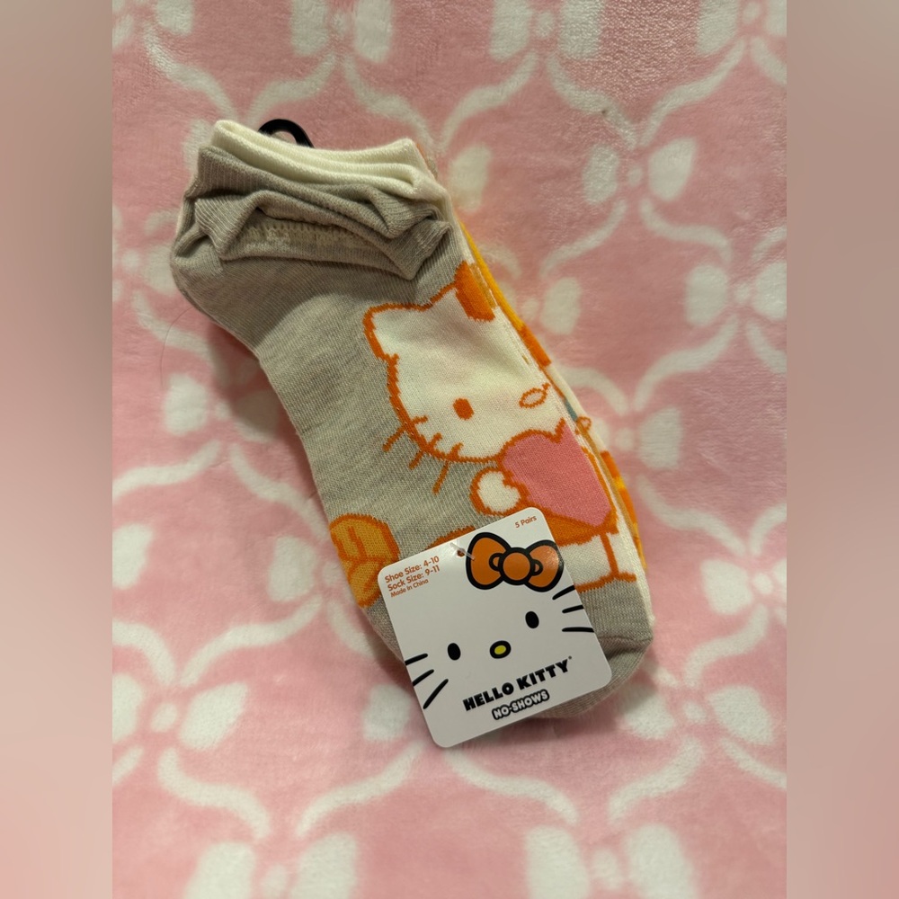 Hello Kitty Fall Theme No-Show Socks